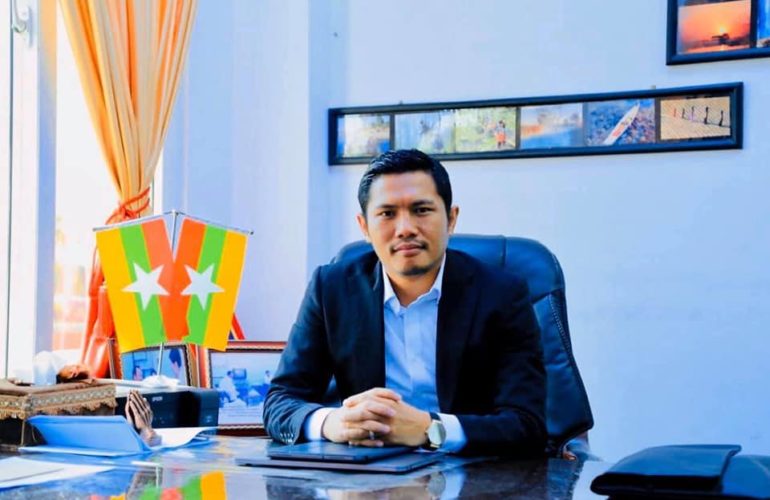 Myanmar Football Federation (MFF) အလုပ်အမှုဆောင်ကော်မတီဝင်၊ ချင်းလဲန်းအက်ဖ်စီအသင်းဥက္ကဌ ဦးတီတီ ( Thawng Tha Thang NC) မှ Surgical Masks (၄၀၀၀) လှူဒါန်း