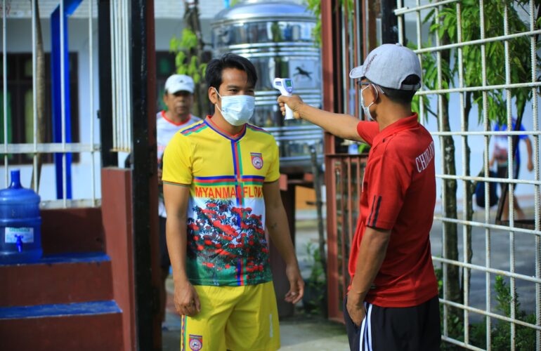 Chinland FC အသင်း social distancing guideline နှင့်အညီ လေ့ကျင့်ရေးပုံမှန် စတင်ပြုလုပ်နေတဲ့ပုံရိပ်များ