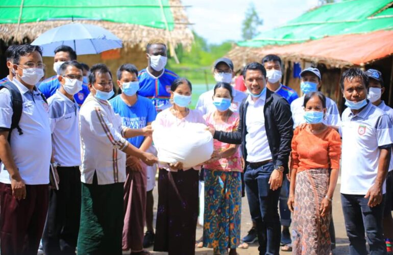 Chinland FC မှ Chinland for PALETWA  အစီအစဉ်တွင် စစ်ဘေးရှောင်ပြည်သူများအား ပထမအကြိမ် သွားရောက်ကူညီလှူဒါန်းခဲ့