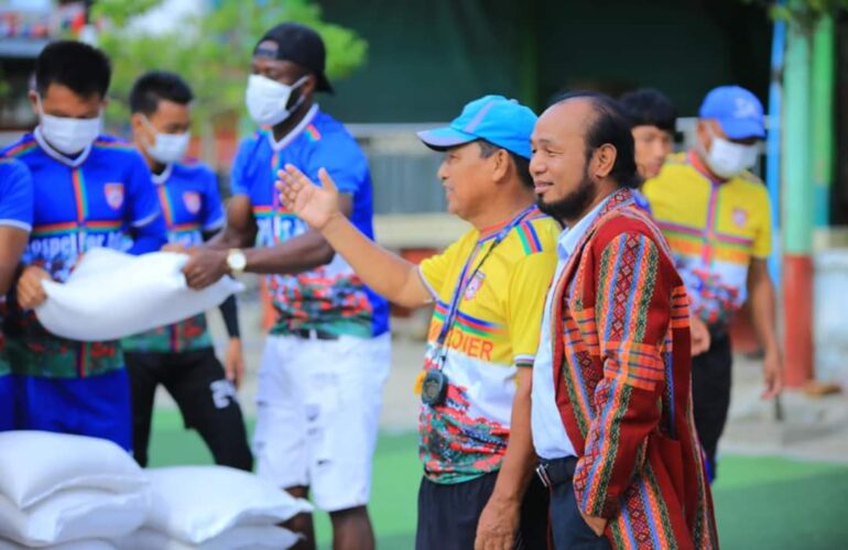 Chinland FC မှ Chinland for PALETWA  အစီအစဉ်တွင် စစ်ဘေးရှောင်ပြည်သူများအား ပထမအကြိမ် သွားရောက်ကူညီလှူဒါန်းခဲ့