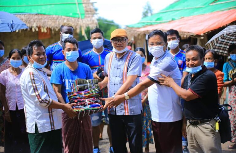 Chinland FC မှ Chinland for PALETWA  အစီအစဉ်တွင် စစ်ဘေးရှောင်ပြည်သူများအား ပထမအကြိမ် သွားရောက်ကူညီလှူဒါန်းခဲ့