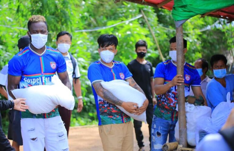 Chinland FC မှ Chinland for PALETWA  အစီအစဉ်တွင် စစ်ဘေးရှောင်ပြည်သူများအား ပထမအကြိမ် သွားရောက်ကူညီလှူဒါန်းခဲ့